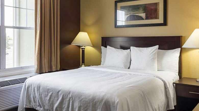 <b>Mainstay Suites Room</b>. Images powered by <a href="https://iceportal.shijigroup.com/" title="IcePortal" target="_blank">IcePortal</a>.