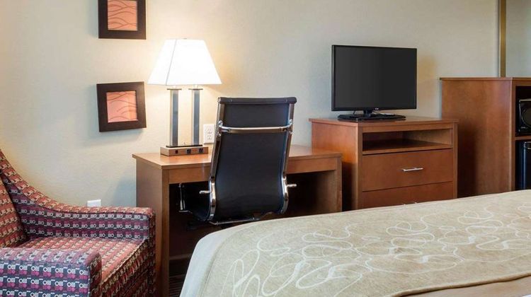 Comfort Inn and Suites Watford City Room