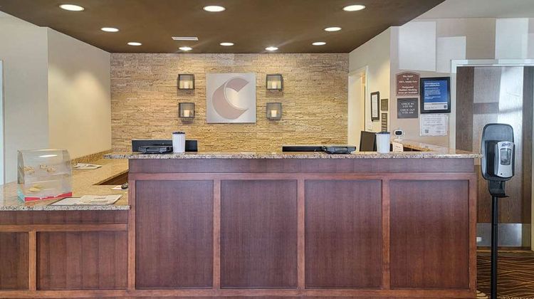 Comfort Inn and Suites Watford City Lobby