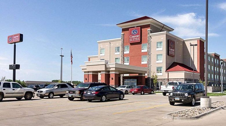<b>Comfort Suites Minot South Exterior</b>. Images powered by <a href="https://iceportal.shijigroup.com/" title="IcePortal" target="_blank">IcePortal</a>.