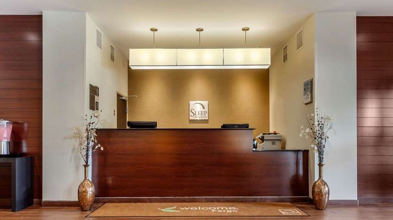 <b>Sleep Inn & Suites Lobby</b>. Images powered by <a href="https://iceportal.shijigroup.com/" title="IcePortal" target="_blank">IcePortal</a>.