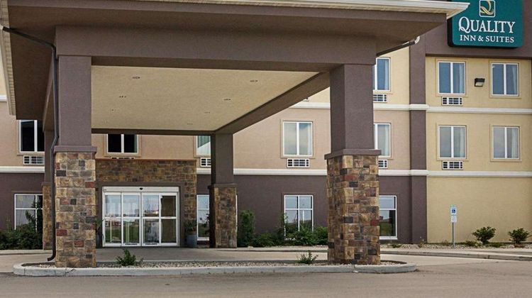 Quality Inn and Suites Minot North Exterior