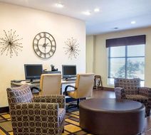 Quality Inn and Suites Minot North Lobby