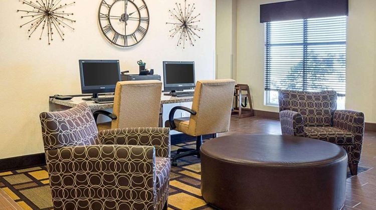 Quality Inn and Suites Minot North Lobby