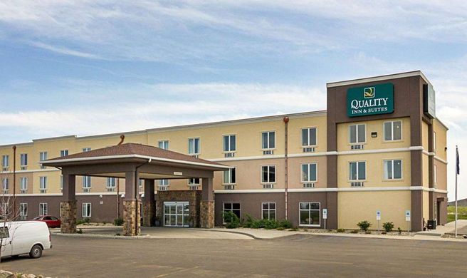 Quality Inn and Suites Minot North Exterior