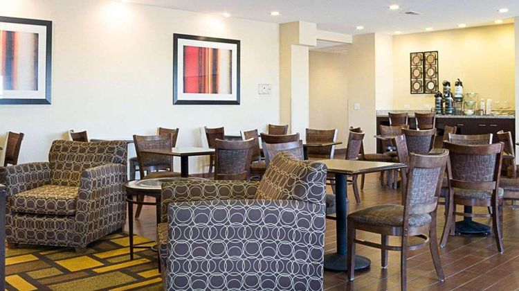 Quality Inn and Suites Minot North Lobby