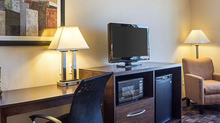 Quality Inn and Suites Minot North Suite