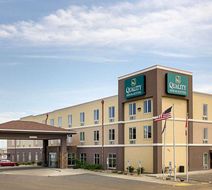 Quality Inn and Suites Minot North Exterior