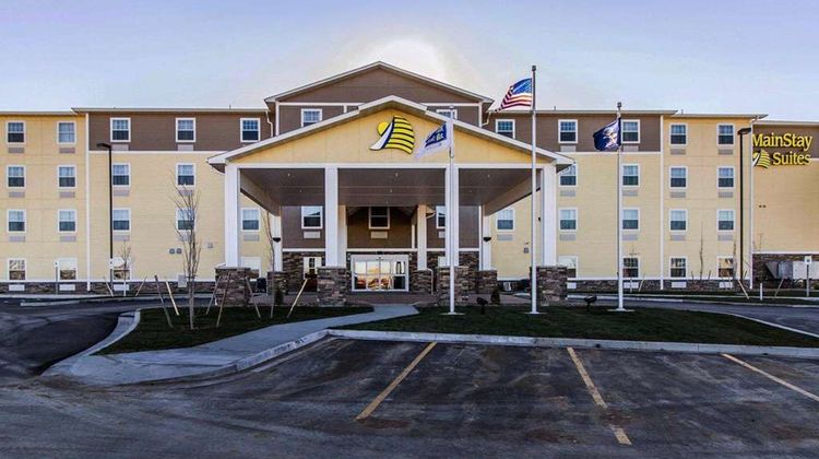 MainStay Suites Watford City Exterior