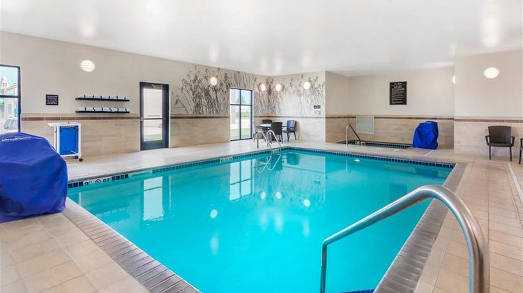 Sleep Inn and Suites Devils Lake Pool