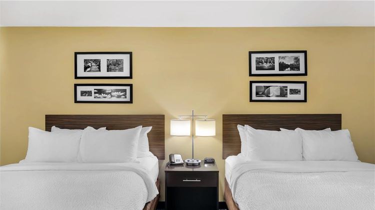 Sleep Inn and Suites Devils Lake Room