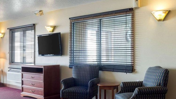 Rodeway Inn West Fargo Lobby
