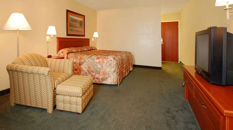 Econo Lodge Inn and Suites Kearney South Room