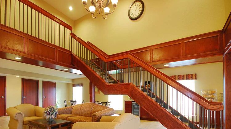 Econo Lodge Inn and Suites Kearney South Lobby