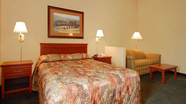 Econo Lodge Inn and Suites Kearney South Suite