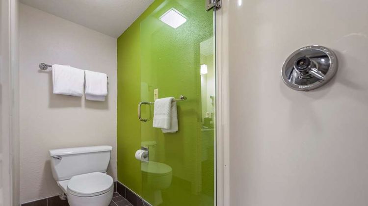 Sleep Inn & Suites Airport Room