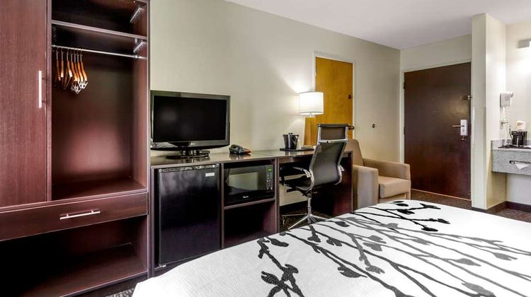 Sleep Inn & Suites Airport Room