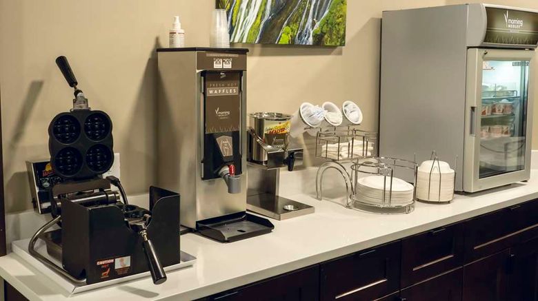 <b>Sleep Inn & Suites Airport Restaurant</b>. Images powered by <a href="https://iceportal.shijigroup.com/" title="IcePortal" target="_blank">IcePortal</a>.