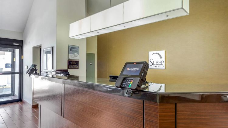 Sleep Inn & Suites Airport Lobby