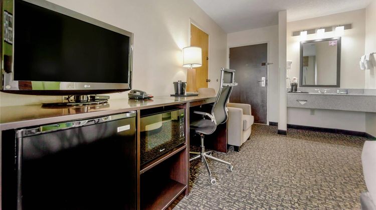 Sleep Inn & Suites Airport Room