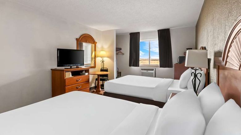 <b>Quality Inn Room</b>. Images powered by <a href="https://iceportal.shijigroup.com/" title="IcePortal" target="_blank">IcePortal</a>.