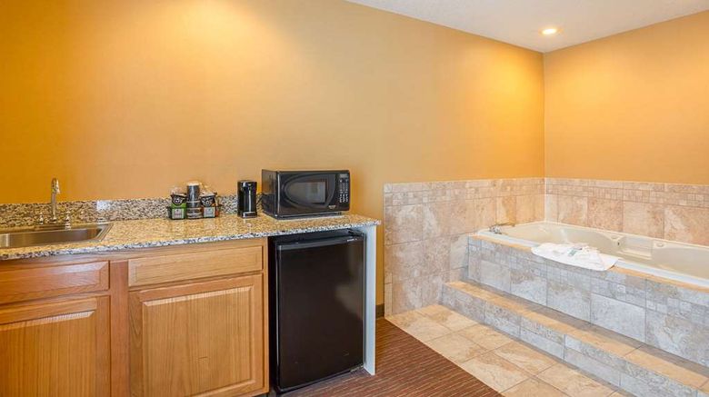 <b>Quality Inn York Suite</b>. Images powered by <a href="https://iceportal.shijigroup.com/" title="IcePortal" target="_blank">IcePortal</a>.