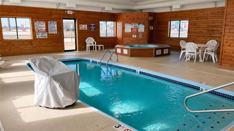 <b>Quality Inn York Pool</b>. Images powered by <a href="https://iceportal.shijigroup.com/" title="IcePortal" target="_blank">IcePortal</a>.