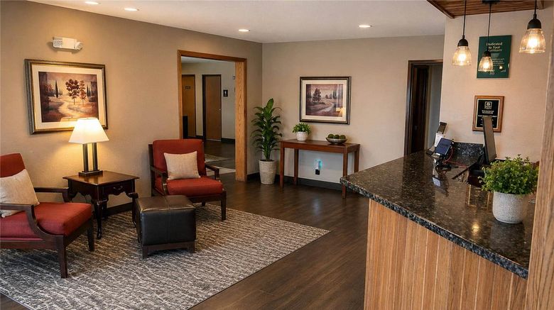 <b>Quality Inn York Lobby</b>. Images powered by <a href="https://iceportal.shijigroup.com/" title="IcePortal" target="_blank">IcePortal</a>.