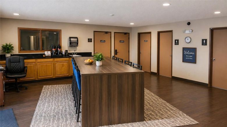 <b>Quality Inn York Lobby</b>. Images powered by <a href="https://iceportal.shijigroup.com/" title="IcePortal" target="_blank">IcePortal</a>.