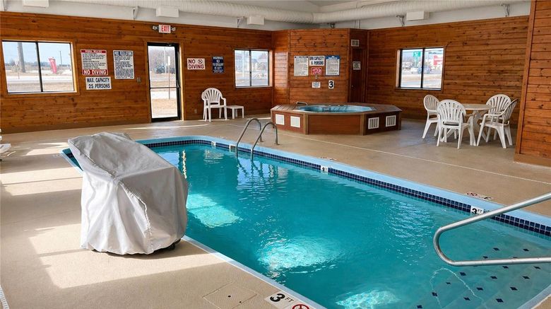 <b>Quality Inn York Pool</b>. Images powered by <a href="https://iceportal.shijigroup.com/" title="IcePortal" target="_blank">IcePortal</a>.
