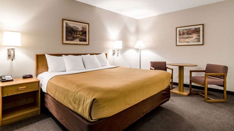 Rodeway Inn Ainsworth Suite