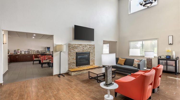 Comfort Suites Omaha Lobby