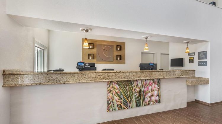 Comfort Suites Omaha Lobby