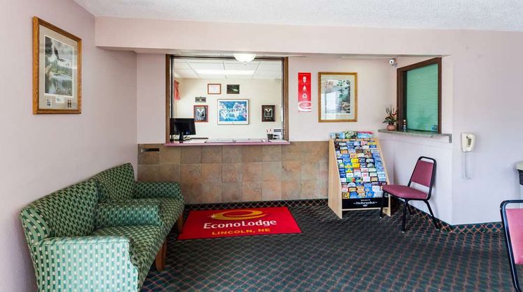 Econo Lodge Lobby