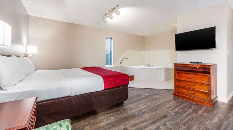 Econo Lodge Suite