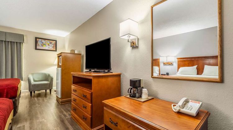 Econo Lodge Room