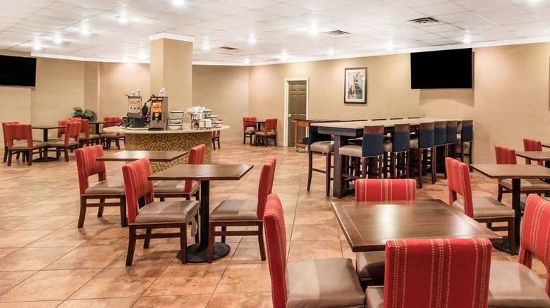<b>Comfort Inn & Suites Restaurant</b>. Images powered by <a href="https://iceportal.shijigroup.com/" title="IcePortal" target="_blank">IcePortal</a>.