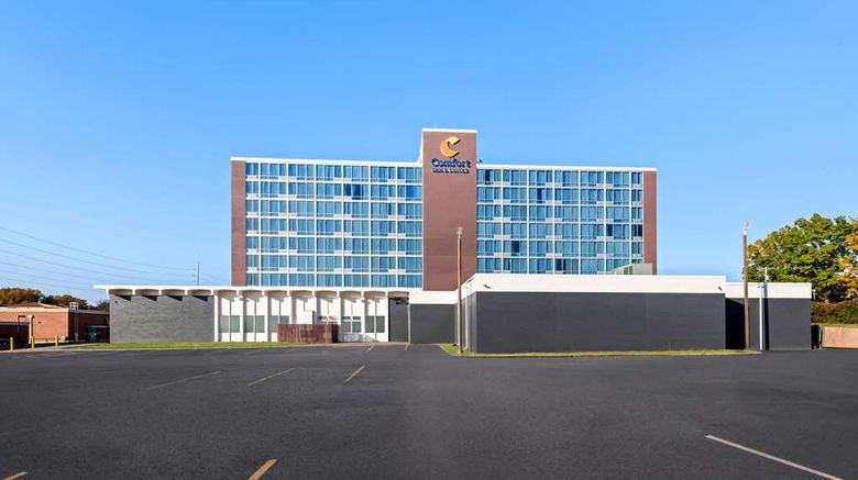 <b>Comfort Inn & Suites Exterior</b>. Images powered by <a href="https://iceportal.shijigroup.com/" title="IcePortal" target="_blank">IcePortal</a>.