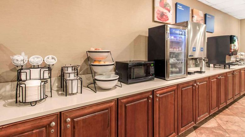 <b>Comfort Inn & Suites Restaurant</b>. Images powered by <a href="https://iceportal.shijigroup.com/" title="IcePortal" target="_blank">IcePortal</a>.