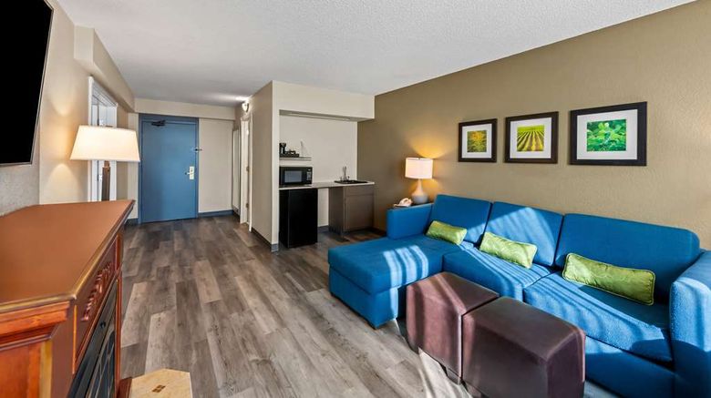 <b>Comfort Inn & Suites Suite</b>. Images powered by <a href="https://iceportal.shijigroup.com/" title="IcePortal" target="_blank">IcePortal</a>.
