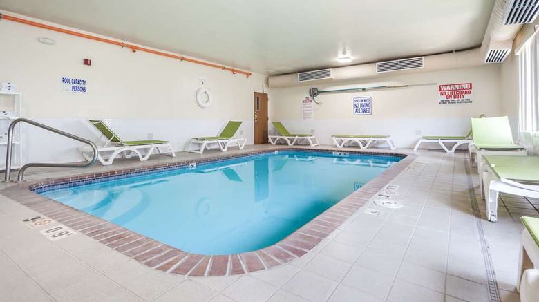 <b>Quality Inn and Suites Omaha Chalco Pool</b>. Images powered by <a href="https://iceportal.shijigroup.com/" title="IcePortal" target="_blank">IcePortal</a>.