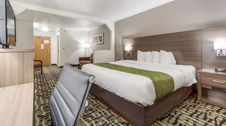 Quality Inn and Suites Omaha Chalco Suite