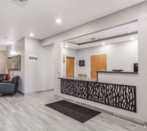 Quality Inn and Suites Omaha Chalco Lobby