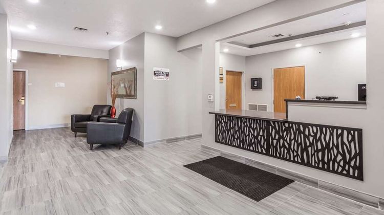 Quality Inn and Suites Omaha Chalco Lobby
