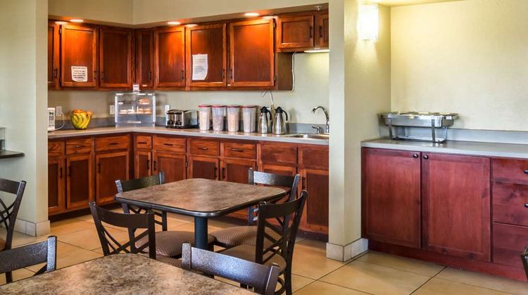 Rodeway Inn and Suites Norfolk Restaurant