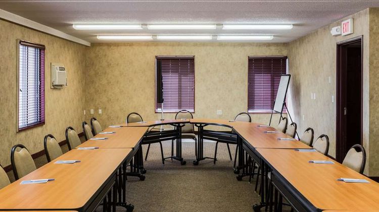 Rodeway Inn and Suites Norfolk Meeting