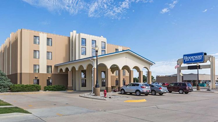 Rodeway Inn and Suites Norfolk Exterior