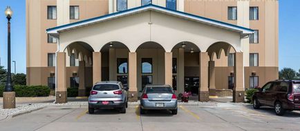 Rodeway Inn and Suites Norfolk Exterior