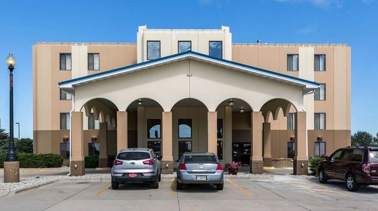 Rodeway Inn and Suites Norfolk Exterior