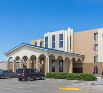Rodeway Inn and Suites Norfolk Exterior
